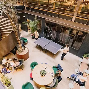 4* מלון With Urban Deli